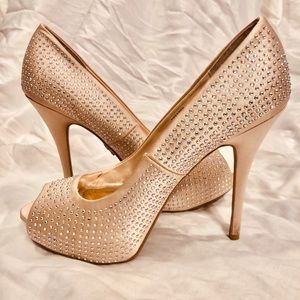 ⭐️RHINESTONE Covered NUDE Heel by Jennifer Lopez⭐️